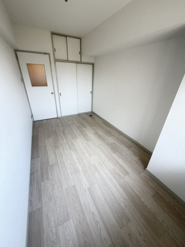 鯉川マンションの寝室