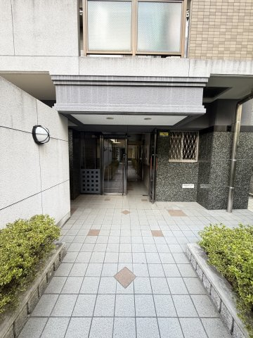 シャルマンフジリッツ谷町Ⅱ番館のエントランス