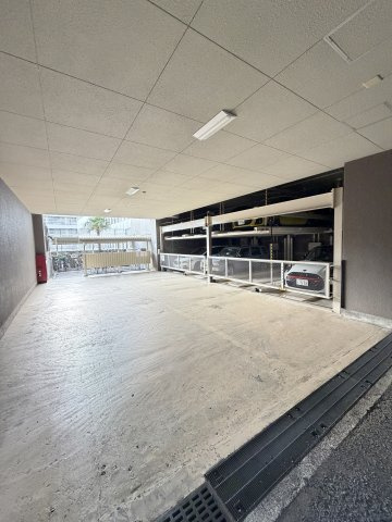 シャルマンフジリッツ谷町Ⅱ番館の駐車場