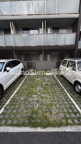 quador姪浜の駐車場