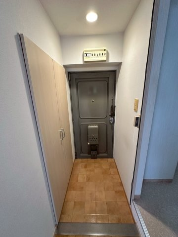 松園ハイツの玄関