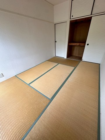 松園ハイツの和室
