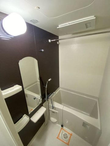 Luxe神戸WESTの浴室