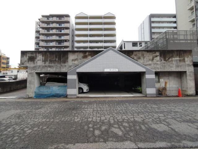サンピア植田の駐車場