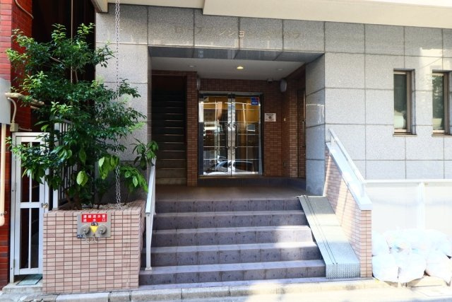 ローズマンションミヤハラのエントランス|毎日通るエントランスはこのようになっています