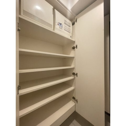 ザ・レジデンス横濱高島町（旧名称 エスタート横濱高島町）の玄関|シンプルで使いやすい玄関です
