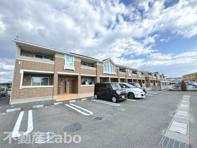 クラールプレディエAの駐車場