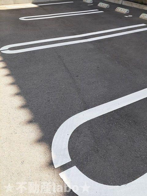 グランクリュ佐古　ＷＥＳＴの駐車場