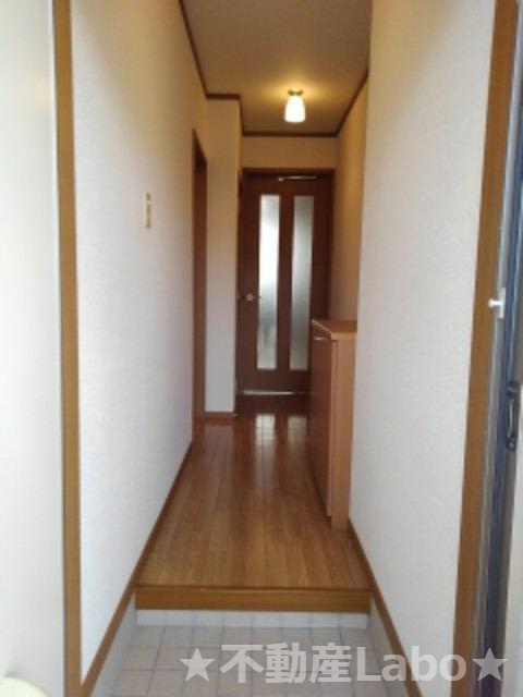 ソレイユ北島Bの玄関