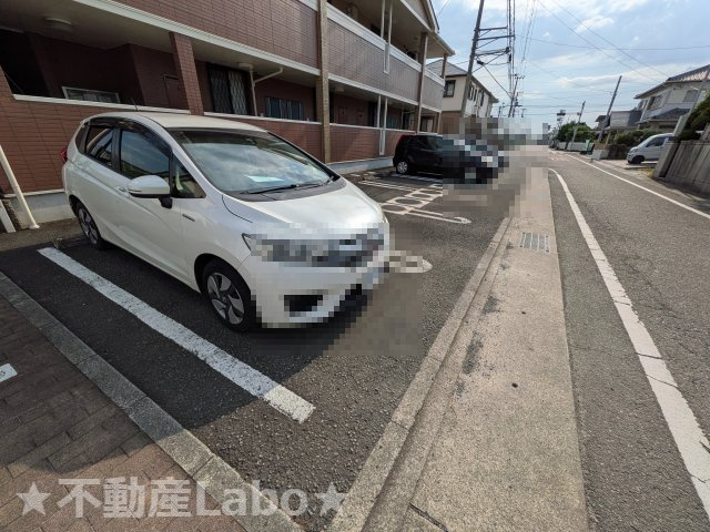 ヴィラージュコートの駐車場