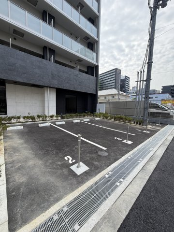 エスリード難波VALOREの駐車場