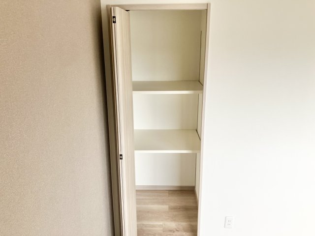グローリアス春日井六軒屋町の収納|洋室①収納