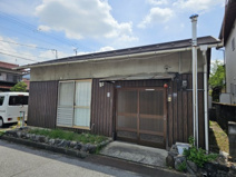 静かな住宅地にある平屋借家の画像
