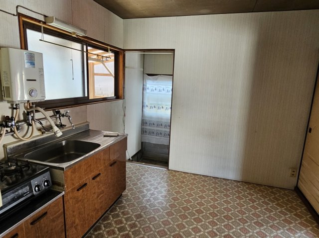 静かな住宅地にある平屋借家のキッチン
