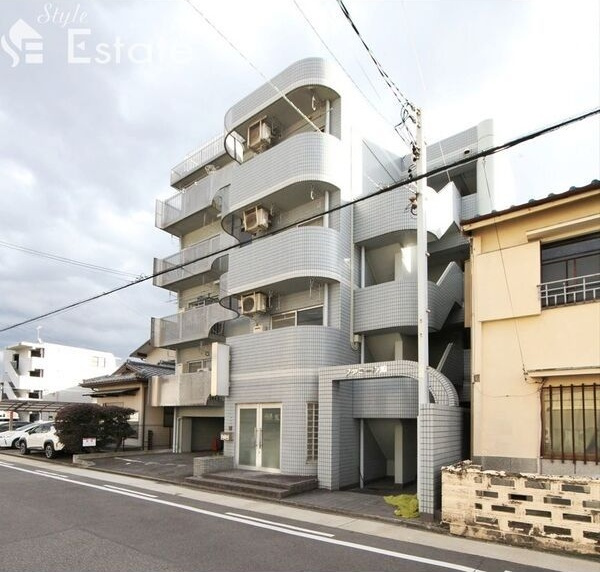 ファミール旭の外観