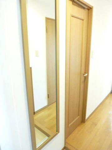 スカイコート本郷東大前壱番館の玄関