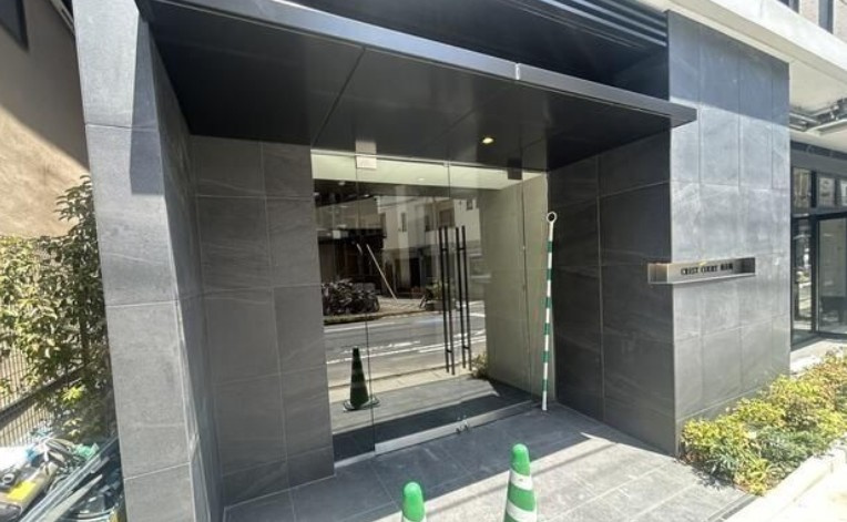 クレストコート南長崎のエントランス