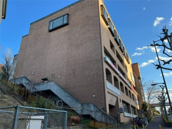 多摩市諏訪２丁目の店舗事務所の外観パース