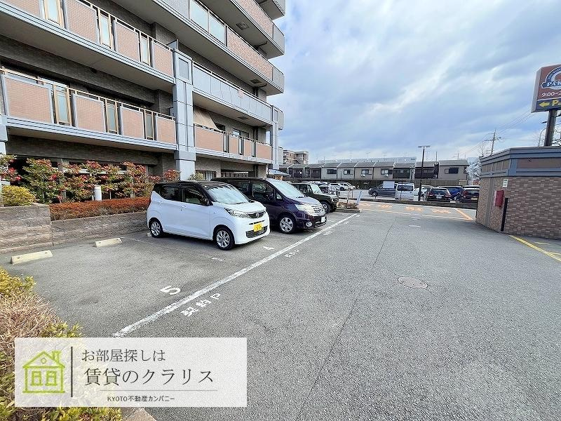 パデシオン十条駅前の駐車場