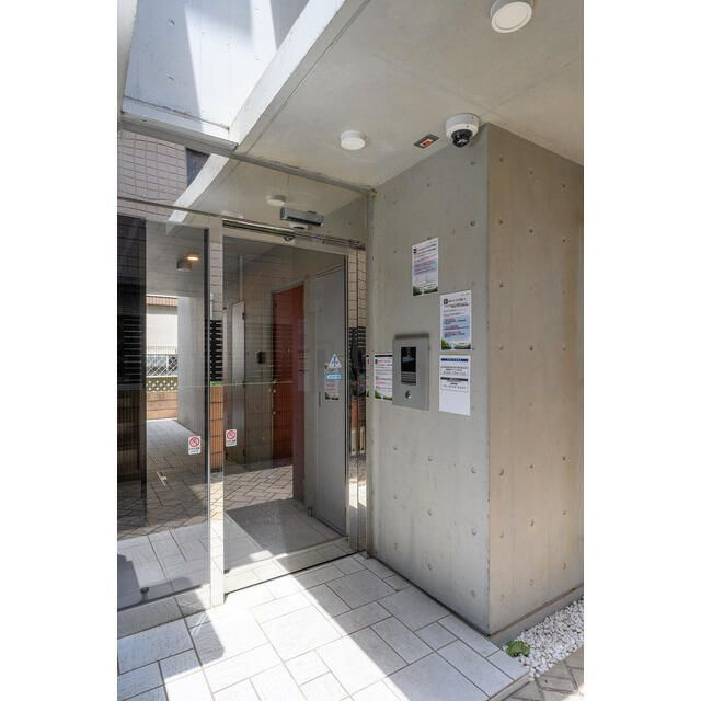 ウェルスクエアイズム目白ＥＡＳＴのエントランス
