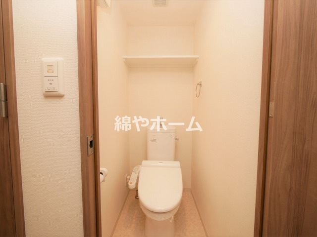 プレサンス難波ヴィータのトイレ|落ち着いた色調のトイレです
