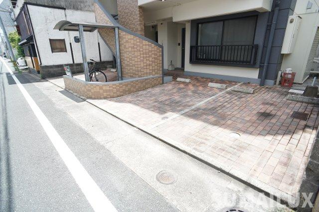 グレイスコート六番館の駐車場