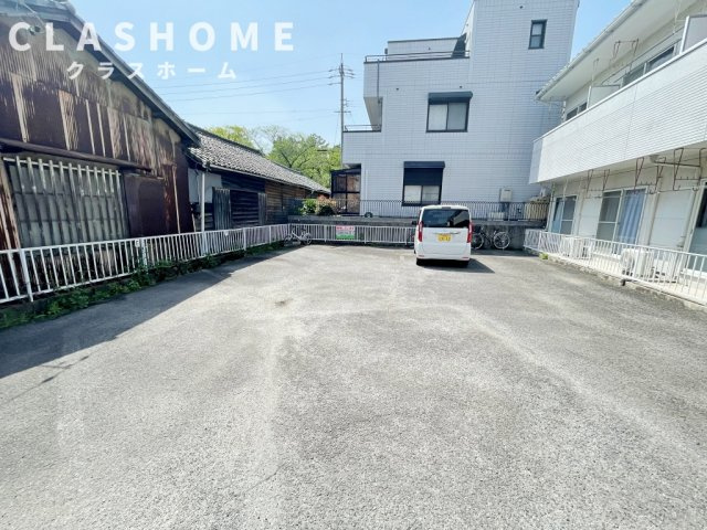 コーポウエストIII　　刈谷市近郊の賃貸はクラスホーム刈谷店の駐車場