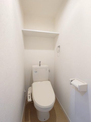フェリチタのトイレ|同物件別部屋（間取り反転です）