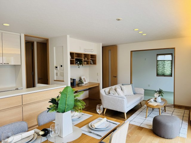八王子市　堀之内　中古戸建て（5LDK）の内装|～16.5帖の明るいLDKで、家族団欒の時間をお過ごしいただけます～