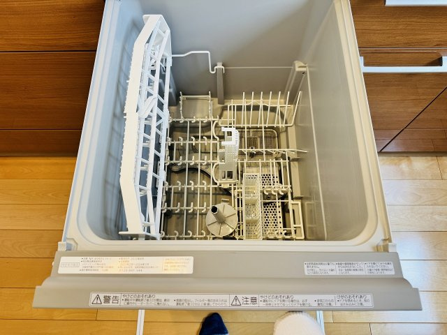 八王子市　堀之内　中古戸建て（5LDK）のキッチン|～食洗機付き　食事後の食器洗いはお任せ、家族でゆっくりとくつろげます～