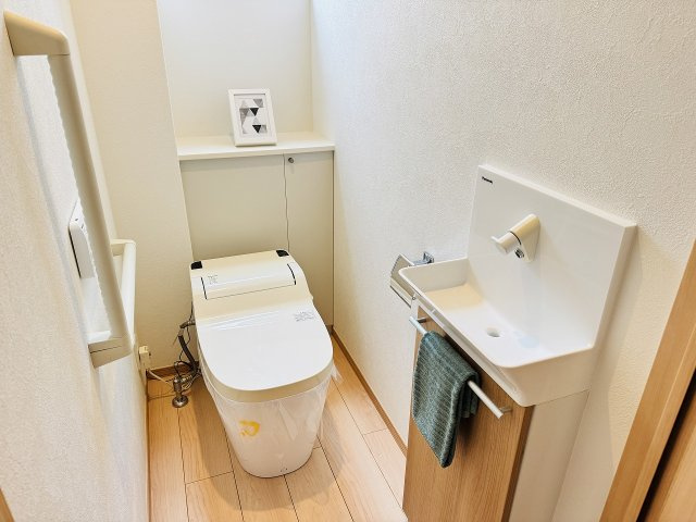 八王子市　堀之内　中古戸建て（5LDK）のトイレ|～暖房温水洗浄機能付きトイレ　冬場は特に嬉しい機能ですね～