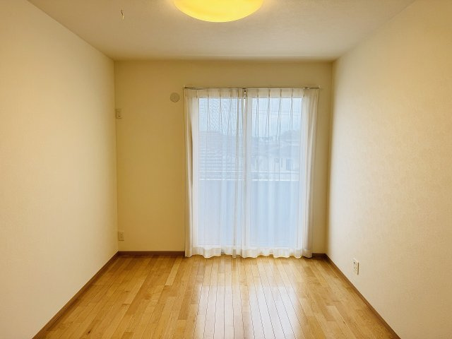 八王子市　堀之内　中古戸建て（5LDK）の洋室|～2階バルコニーに面している6.0帖の洋室です～
