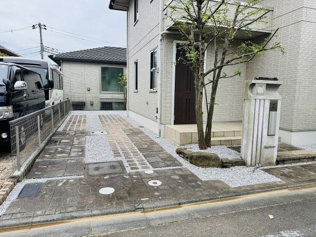八王子市　堀之内　中古戸建て（5LDK）の駐車場|～2台駐車可能カースペース付き～