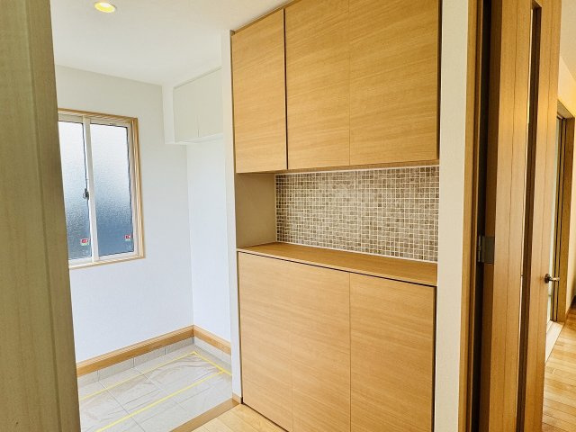 八王子市　堀之内　中古戸建て（5LDK）の玄関|～大容量収納可能なシューズボックス～