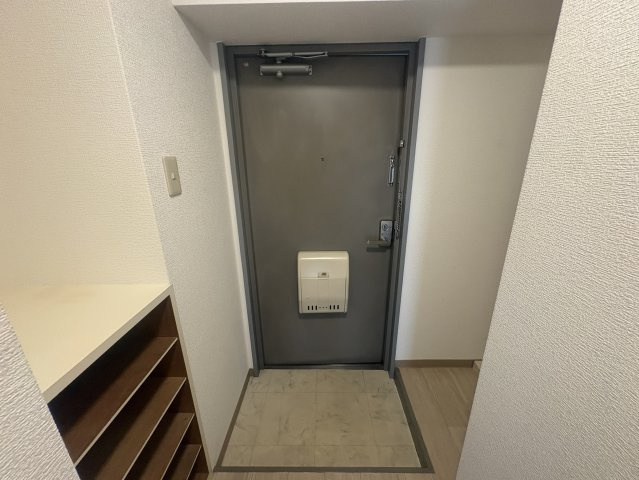 プチハイツ服部の玄関