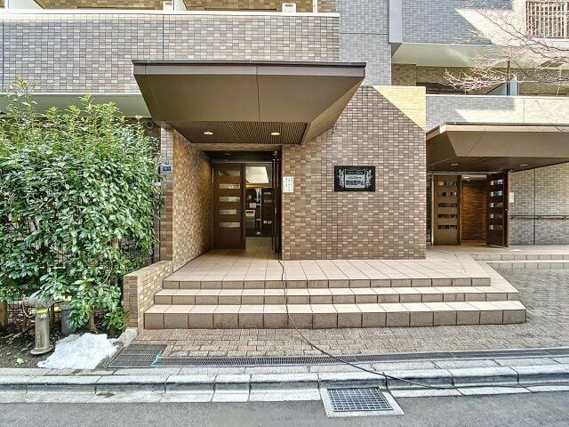 メゾンエクレーレ新宿西戸山のエントランス