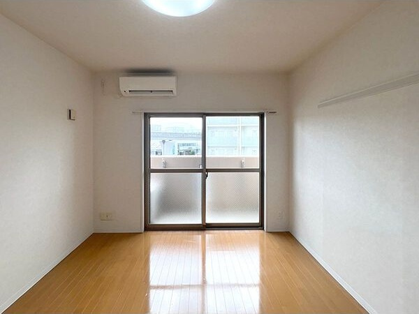 COZY APARTMENT YADAの居間・リビング