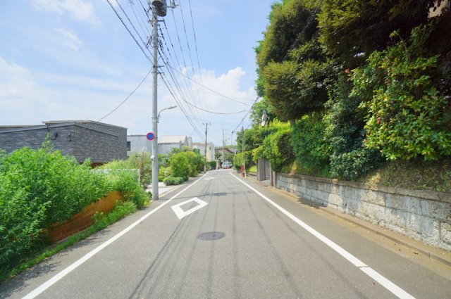 田園調布３　土地の前面道路含む現地写真|北東側公道　幅員約7.1m　間口約12.6m

