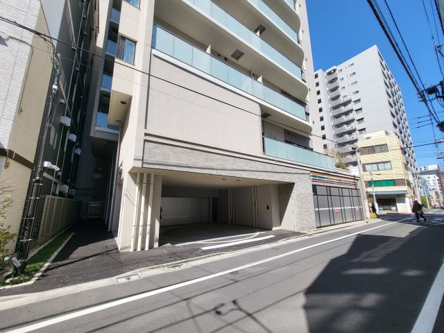 プライムメゾン入谷のエントランス