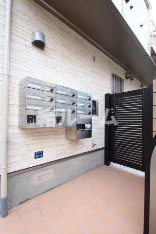 板橋区東山町のアパートのエントランス