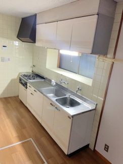 【キッチン】 | 柏町貸家 | 作業スペース、シンクも広いキッチン
