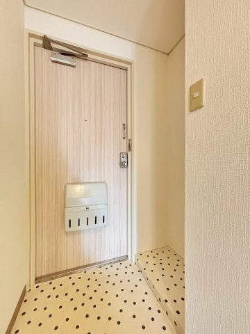 ドミール和泉府中の玄関