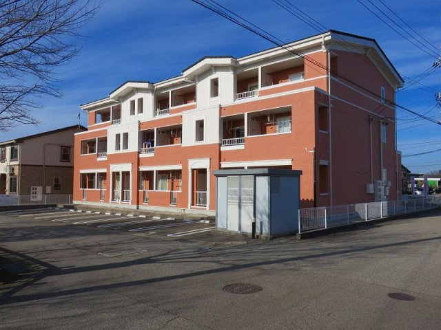 砺波市一番町のアパート