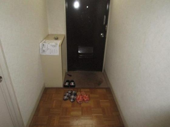 苔口マンションの玄関