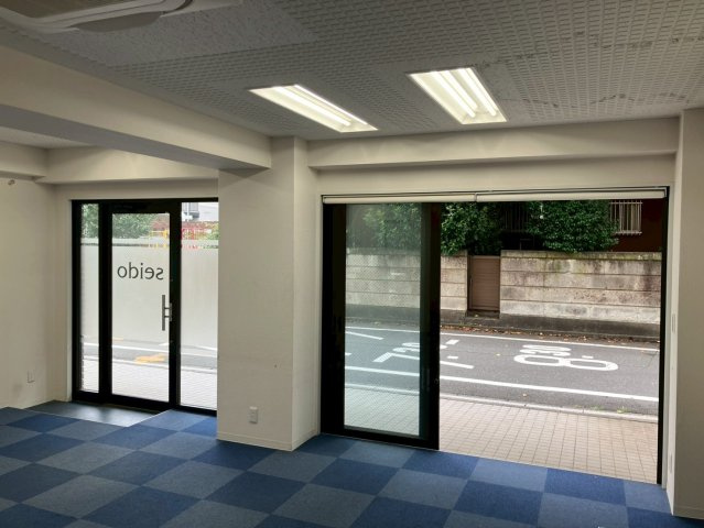 国分寺市東元町２丁目の賃貸マンションのエントランス