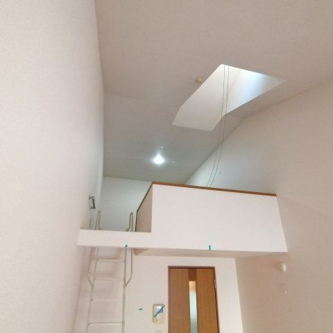 マキシム山荘通の洋室