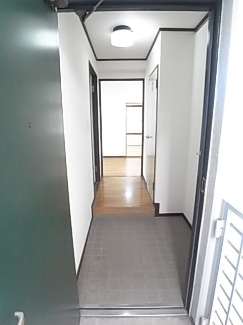 バウ塚口の玄関