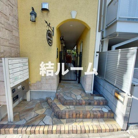 豊島区南池袋１丁目のアパートのエントランス