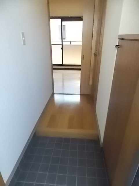 Ａｐｔ．浄心の玄関|明るい玄関です