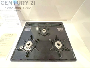 多数の調理器具を同時に使用でき、料理の効率化が可能。省エネで節約になり、様々な料理スタイルに適応できます。また、火力調整が独立しており、手入れや掃除もしやすく、今よりもっとお料理が楽しくなるかも。